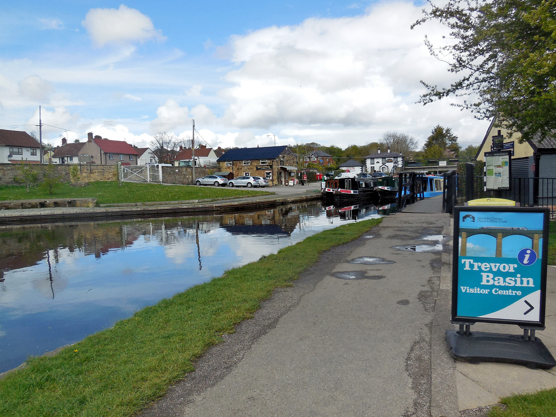 Trever Basin, Llangollen